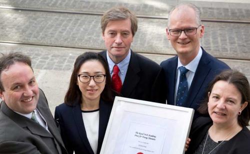 Dr Junsi Wang receives the RIA Young Chemist Prize (Photo (c) RIA)